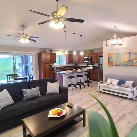 Luxury 800 Sq Ft 1 Bedroom Suite Full Large Kitchen Free Laundry